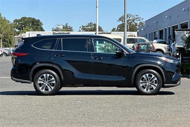 used 2020 Toyota Highlander car, priced at $33,600