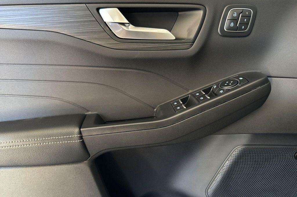 new 2025 Ford Escape PHEV car, priced at $44,626