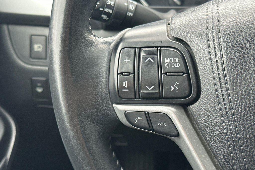 used 2018 Toyota Highlander car, priced at $26,900