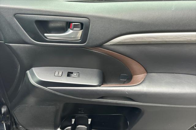 used 2018 Toyota Highlander car, priced at $27,500