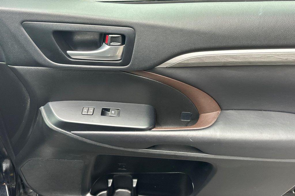 used 2018 Toyota Highlander car, priced at $27,500