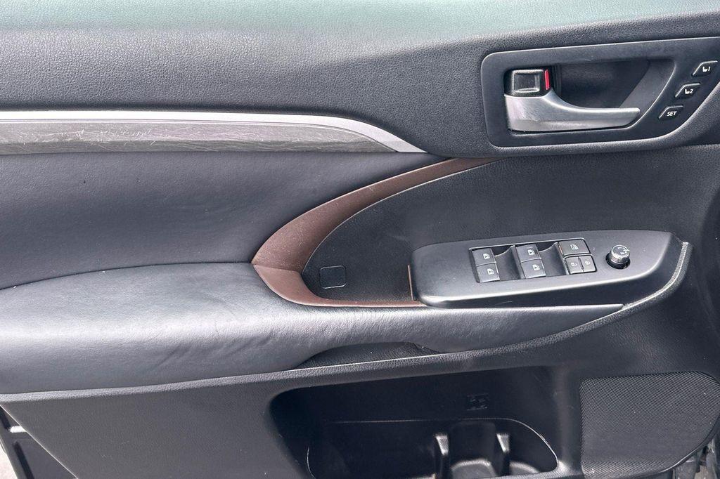 used 2018 Toyota Highlander car, priced at $26,900