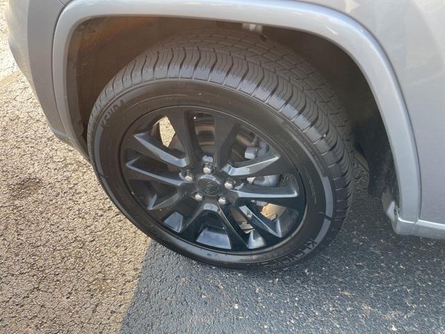 used 2020 Jeep Grand Cherokee car, priced at $15,995