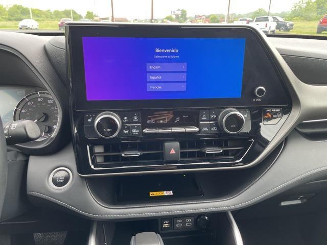 used 2024 Toyota Highlander car, priced at $42,995