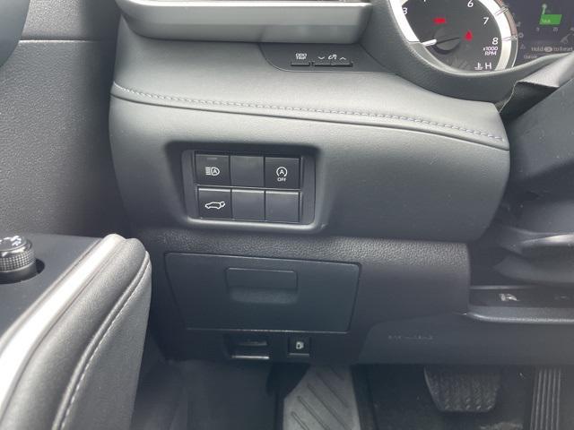 used 2024 Toyota Highlander car, priced at $42,995