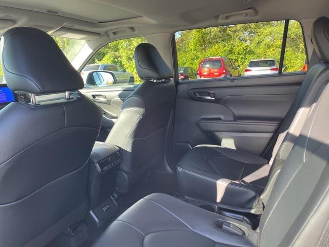 used 2024 Toyota Highlander car, priced at $41,995