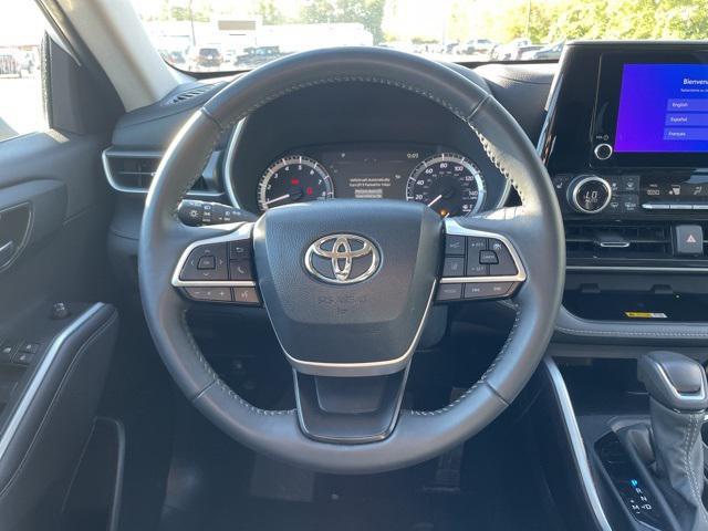 used 2024 Toyota Highlander car, priced at $41,995