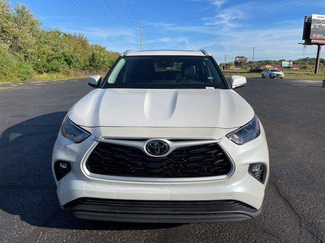 used 2024 Toyota Highlander car, priced at $41,995