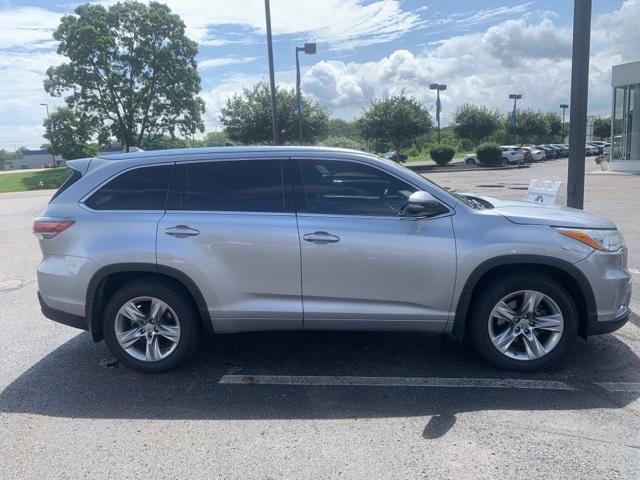 used 2015 Toyota Highlander car, priced at $17,995
