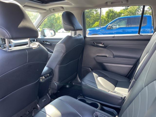 used 2022 Toyota Highlander car, priced at $36,995