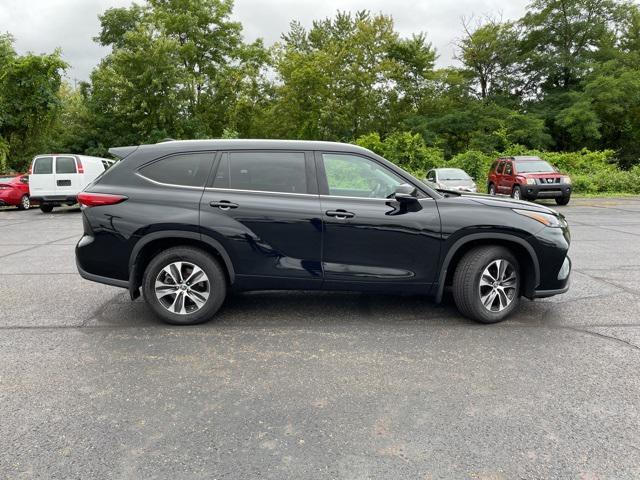 used 2022 Toyota Highlander car, priced at $36,995