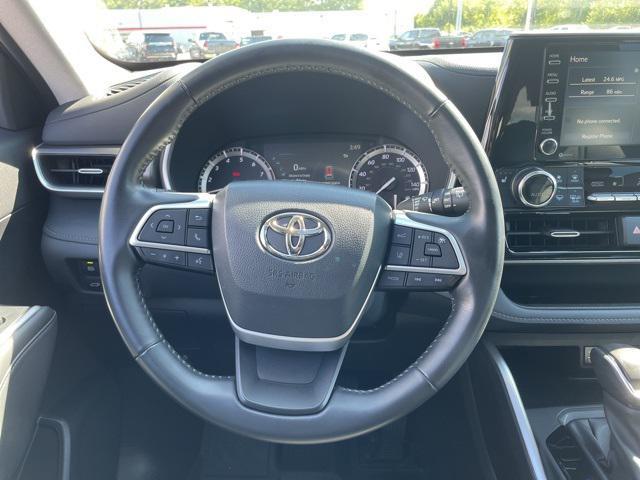 used 2022 Toyota Highlander car, priced at $36,995