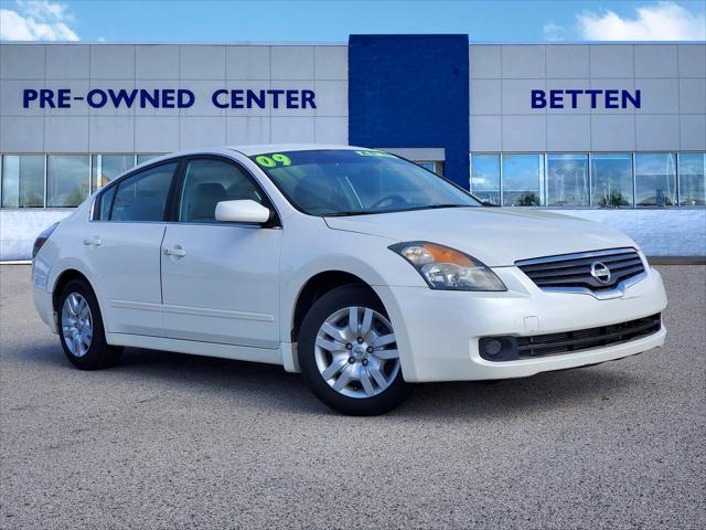 used 2009 Nissan Altima car, priced at $4,000
