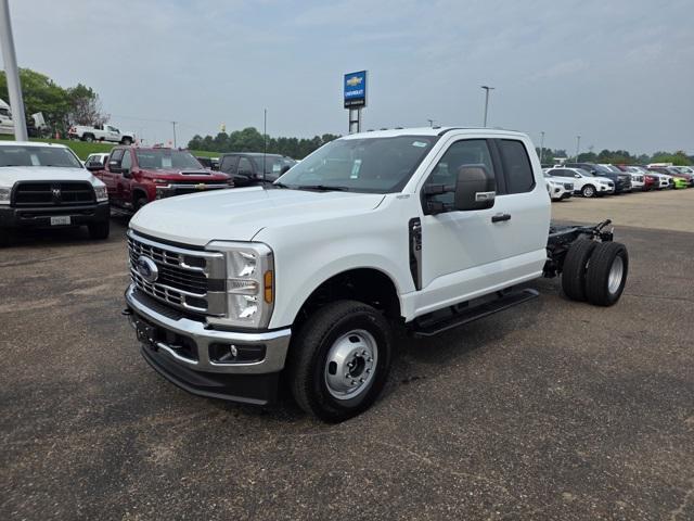 new 2025 Ford F-350 car, priced at $62,925