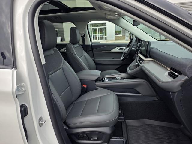 new 2025 Ford Explorer car, priced at $48,670