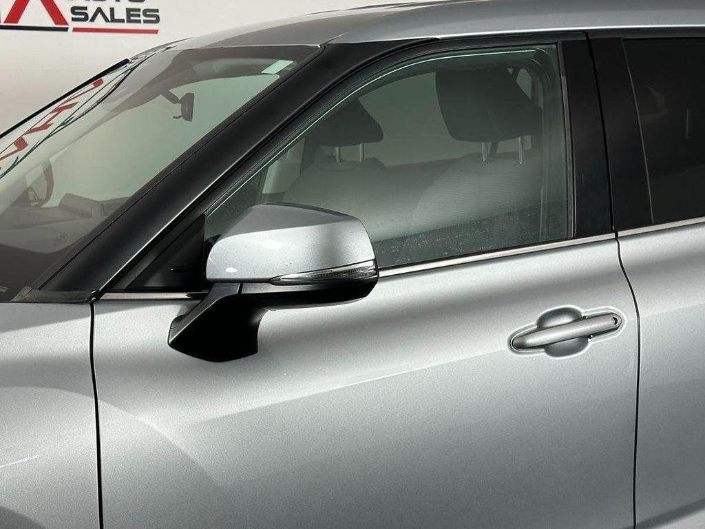 used 2021 Toyota Highlander car, priced at $24,495