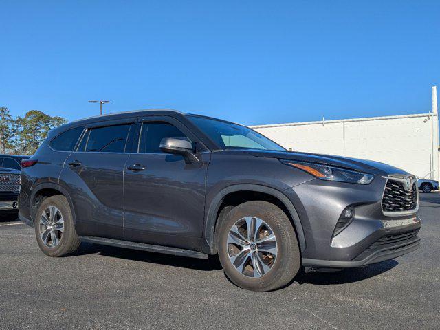 used 2022 Toyota Highlander Hybrid car, priced at $36,471