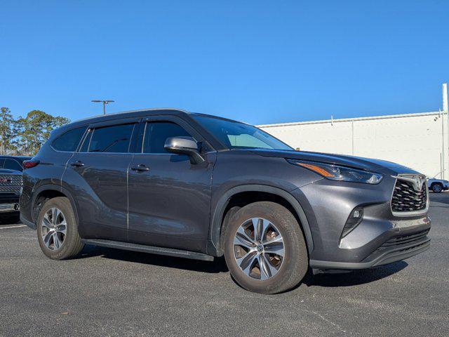 used 2022 Toyota Highlander Hybrid car, priced at $36,471