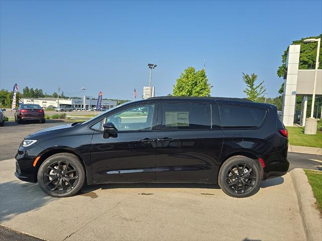 new 2024 Chrysler Pacifica car, priced at $52,883