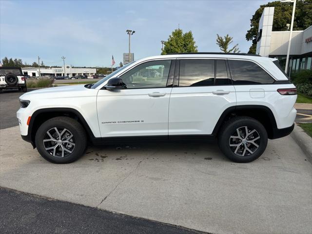 new 2025 Jeep Grand Cherokee car, priced at $47,695