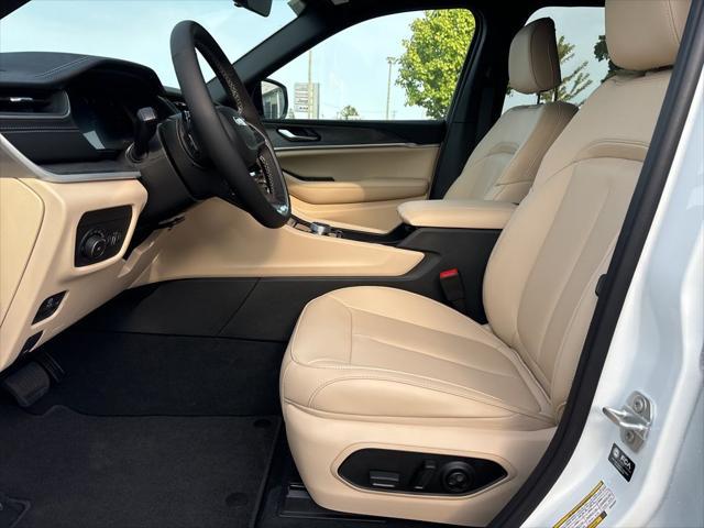 new 2025 Jeep Grand Cherokee car, priced at $47,695