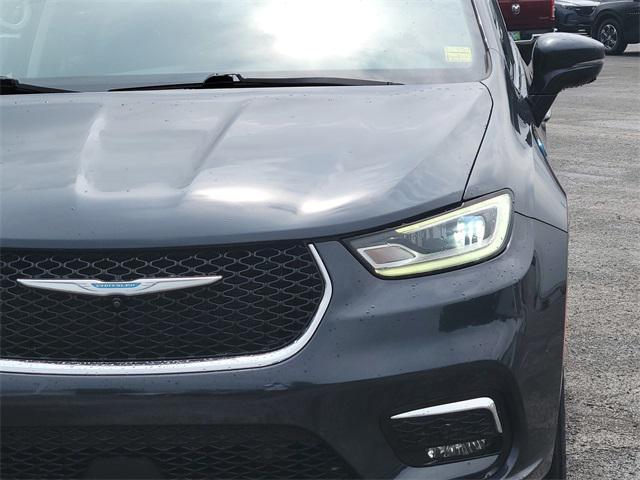 used 2021 Chrysler Pacifica Hybrid car, priced at $20,826
