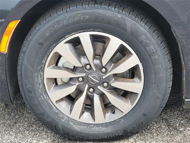 used 2021 Chrysler Pacifica Hybrid car, priced at $20,826
