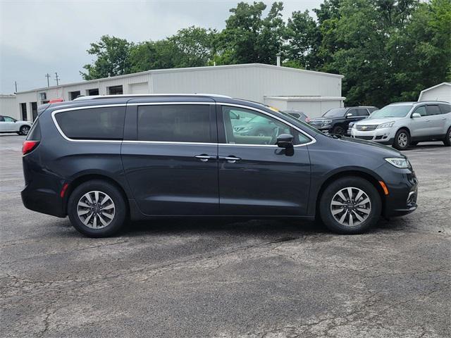 used 2021 Chrysler Pacifica Hybrid car, priced at $20,826