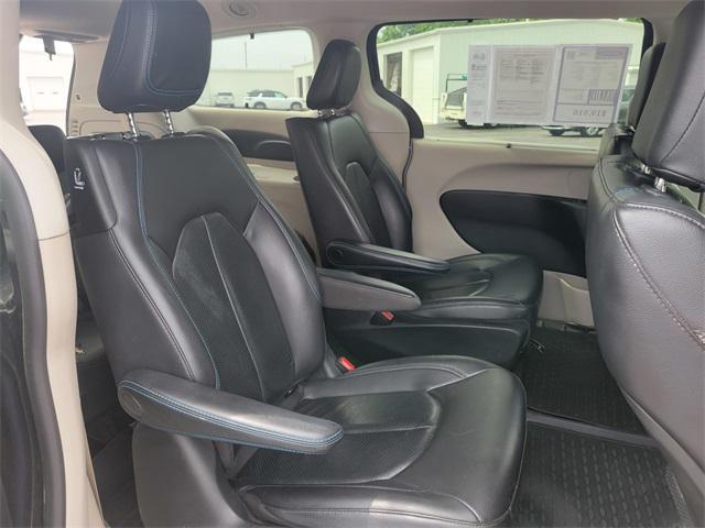 used 2021 Chrysler Pacifica Hybrid car, priced at $20,826
