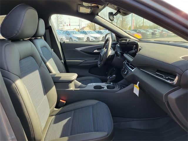 new 2025 Buick Envista car, priced at $28,025