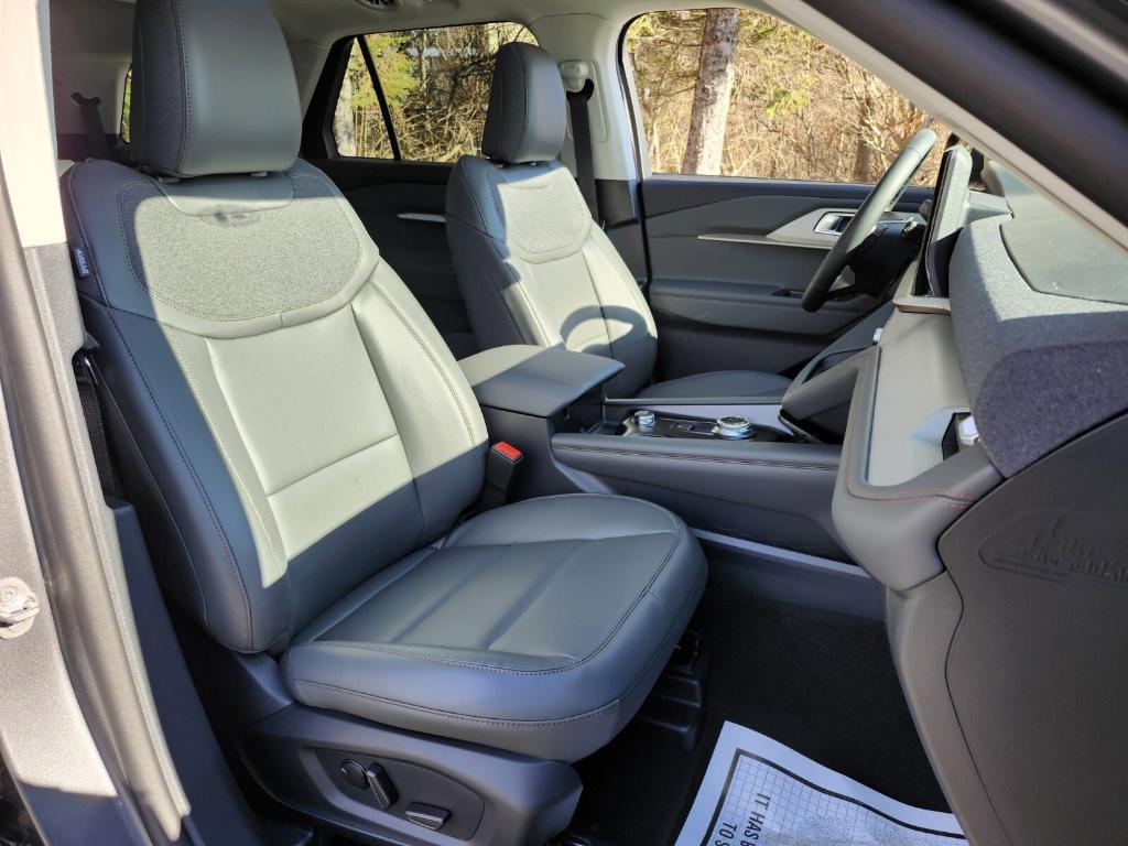 new 2025 Ford Explorer car, priced at $46,900