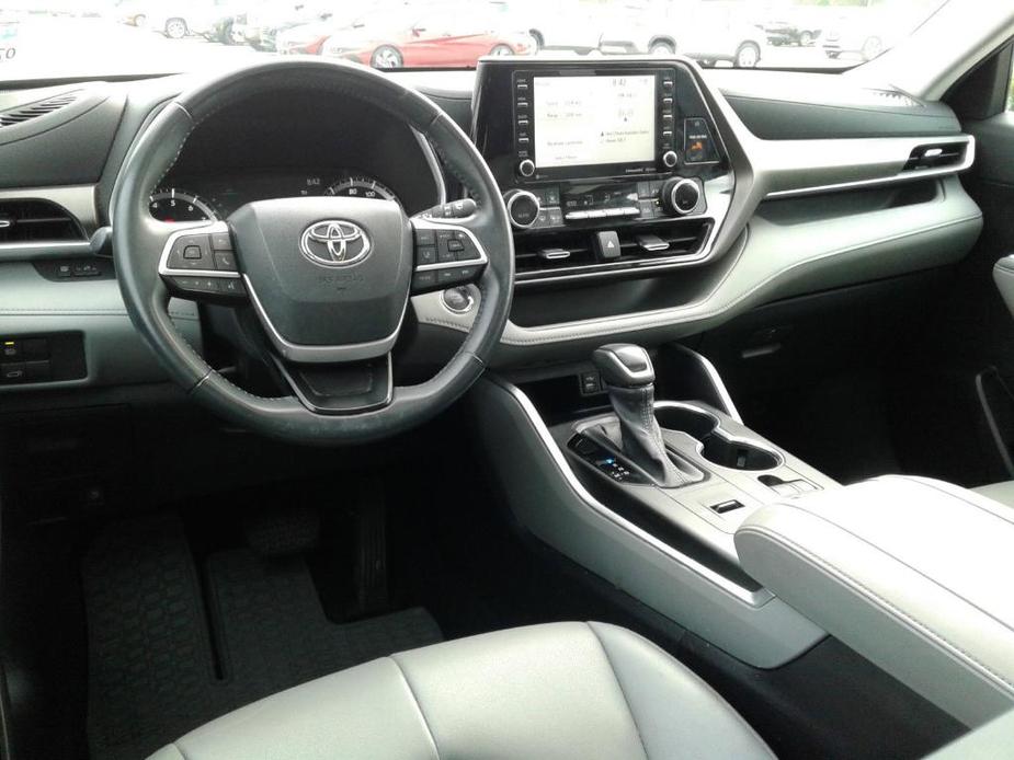 used 2022 Toyota Highlander car, priced at $33,680