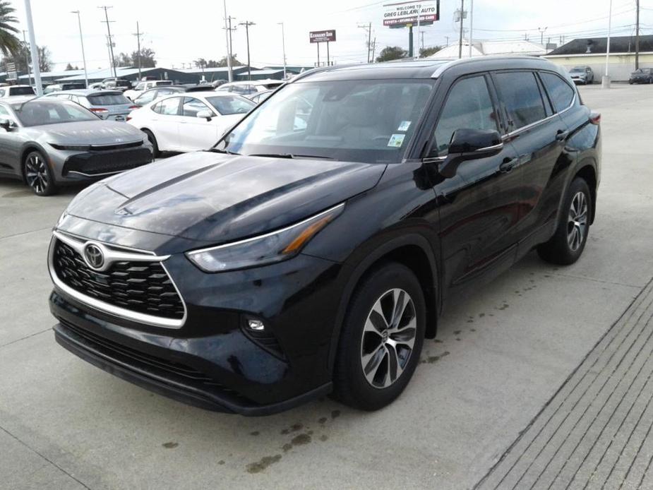 used 2022 Toyota Highlander car, priced at $33,680