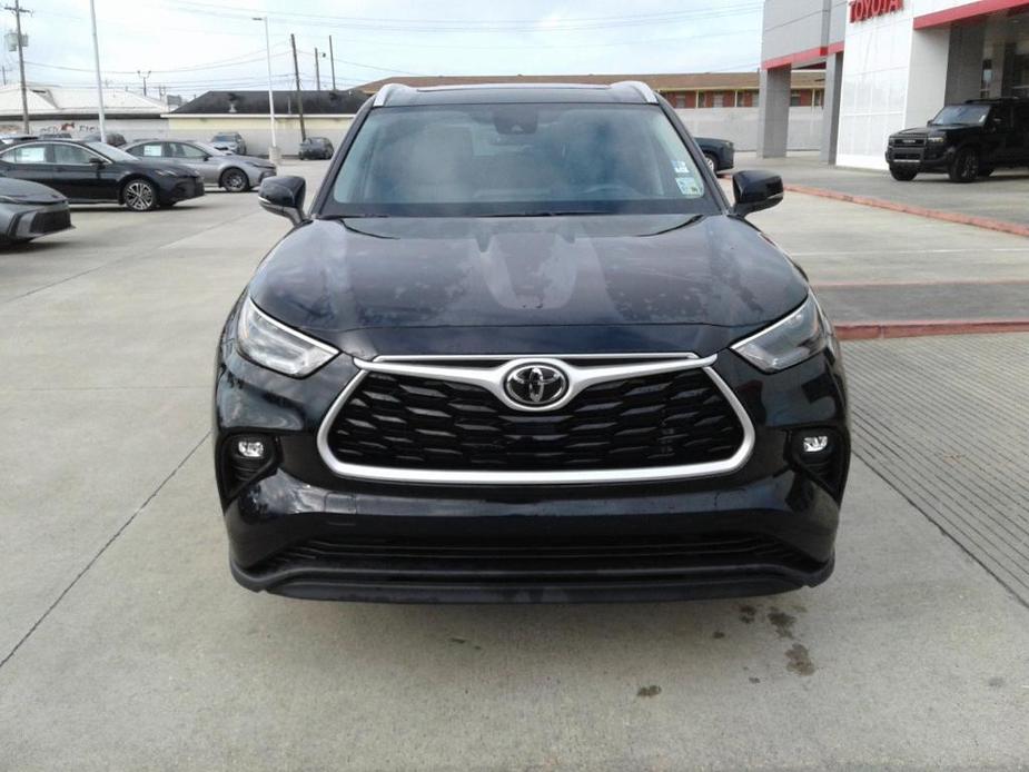 used 2022 Toyota Highlander car, priced at $33,680