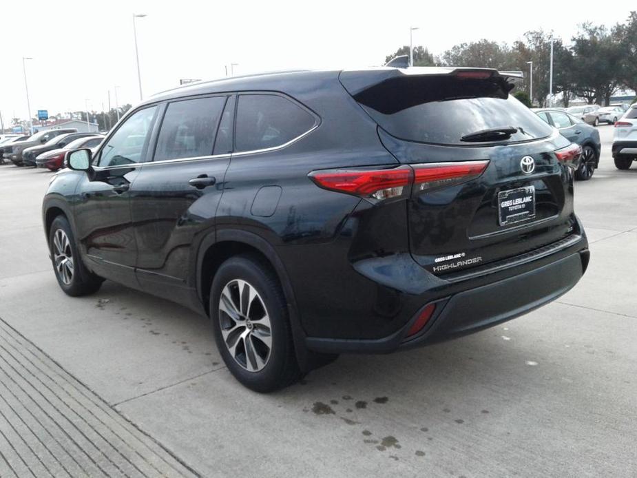 used 2022 Toyota Highlander car, priced at $33,680