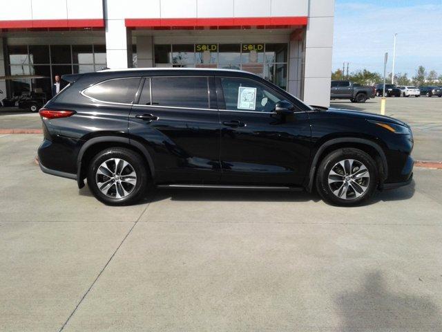 used 2021 Toyota Highlander car, priced at $28,988