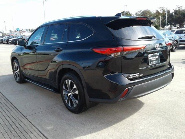 used 2021 Toyota Highlander car, priced at $28,988