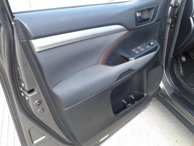 used 2014 Toyota Highlander car, priced at $17,144