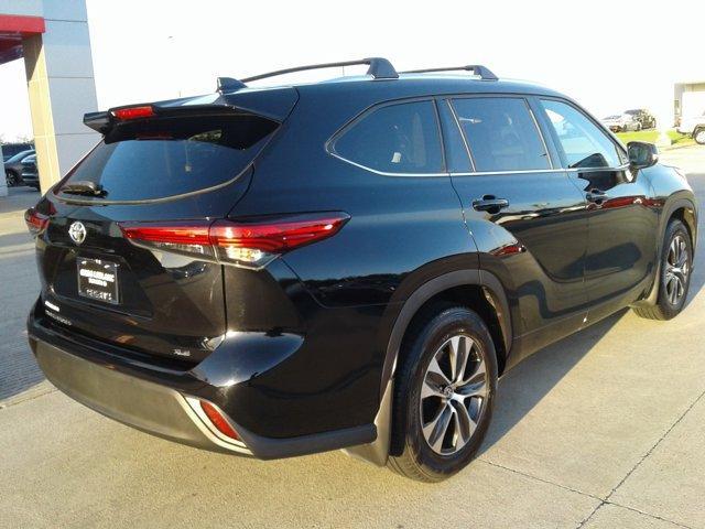 used 2020 Toyota Highlander car, priced at $28,722