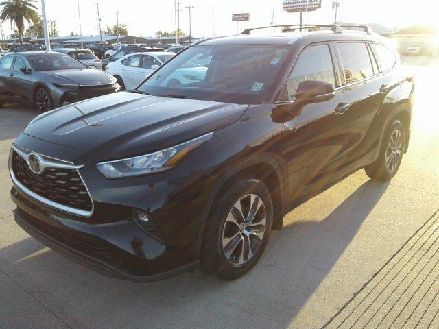 used 2020 Toyota Highlander car, priced at $28,722