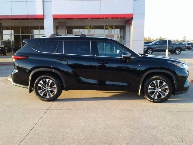 used 2020 Toyota Highlander car, priced at $28,722