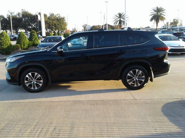 used 2020 Toyota Highlander car, priced at $28,722