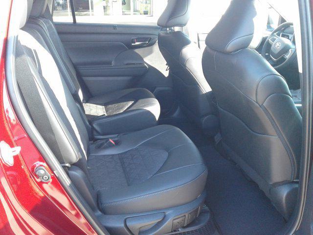used 2025 Toyota Highlander Hybrid car, priced at $47,829
