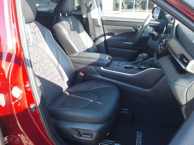 used 2025 Toyota Highlander Hybrid car, priced at $47,829