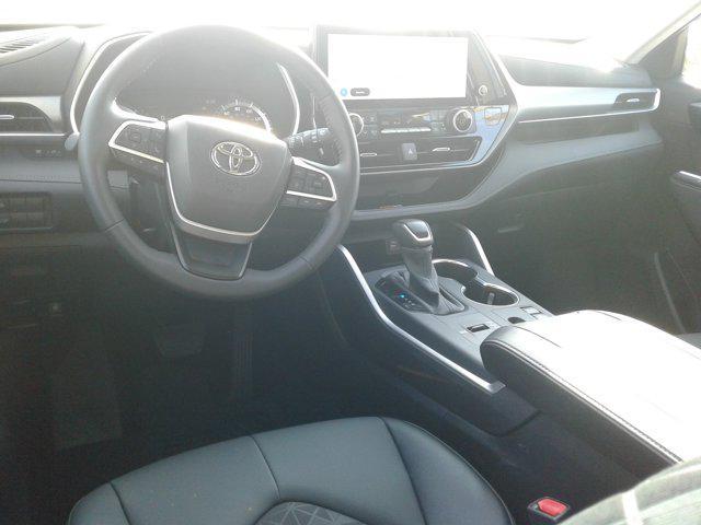 used 2025 Toyota Highlander Hybrid car, priced at $47,829