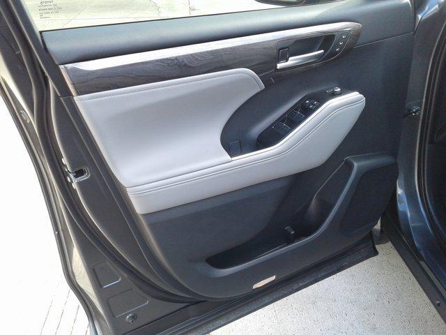 used 2025 Toyota Highlander Hybrid car, priced at $49,438