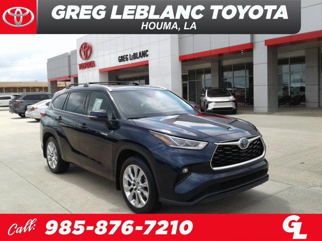 used 2020 Toyota Highlander Hybrid car, priced at $31,929