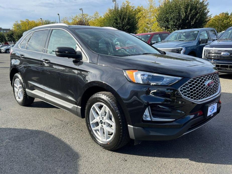 new 2024 Ford Edge car, priced at $41,817