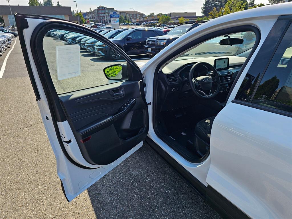 new 2025 Ford Escape car, priced at $30,250