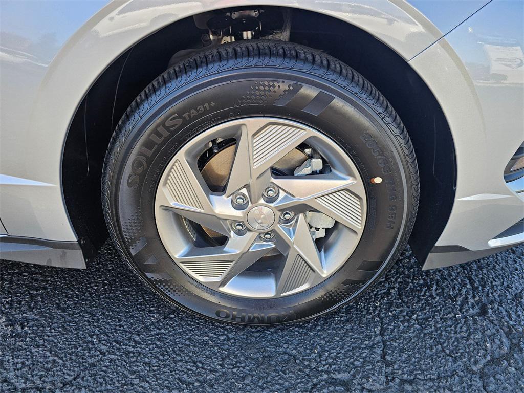 new 2025 Hyundai Sonata car, priced at $27,075